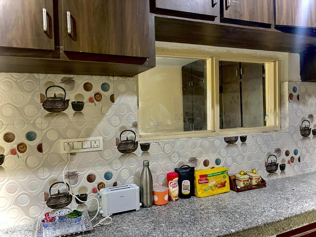 Khwaab Gah By The Khayabaan-Homestay Apartments Fully Furnished With Functional Kitchen, Wifi & Parking In City Centre Srīnagar Exterior foto