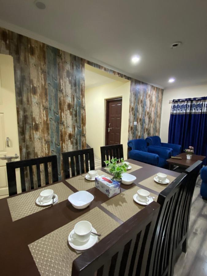 Khwaab Gah By The Khayabaan-Homestay Apartments Fully Furnished With Functional Kitchen, Wifi & Parking In City Centre Srīnagar Exterior foto