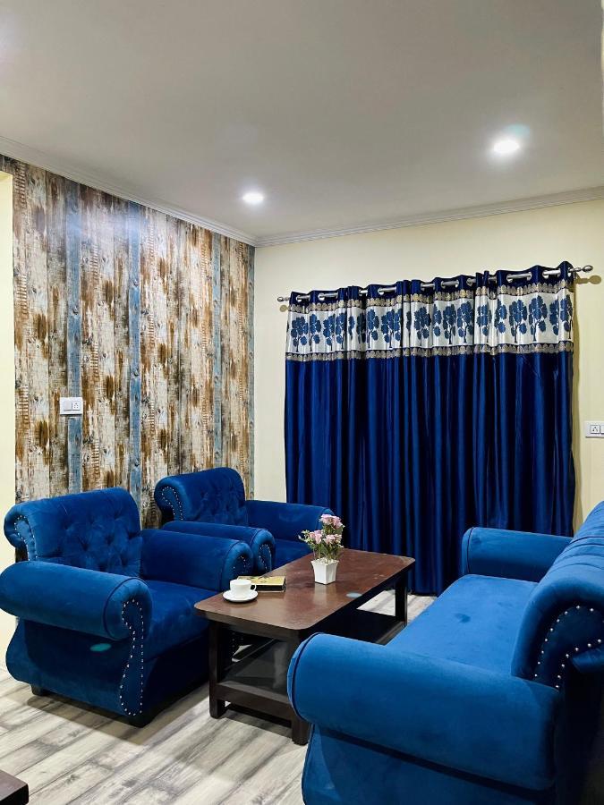 Khwaab Gah By The Khayabaan-Homestay Apartments Fully Furnished With Functional Kitchen, Wifi & Parking In City Centre Srīnagar Exterior foto
