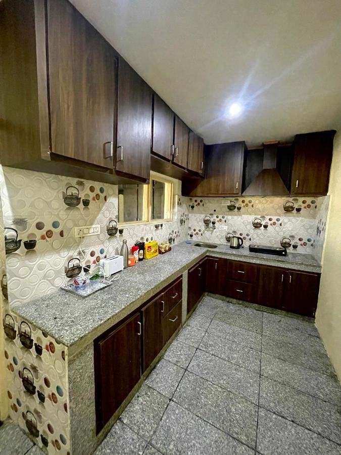 Khwaab Gah By The Khayabaan-Homestay Apartments Fully Furnished With Functional Kitchen, Wifi & Parking In City Centre Srīnagar Exterior foto