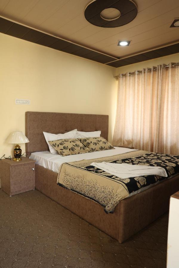 Khwaab Gah By The Khayabaan-Homestay Apartments Fully Furnished With Functional Kitchen, Wifi & Parking In City Centre Srīnagar Exterior foto