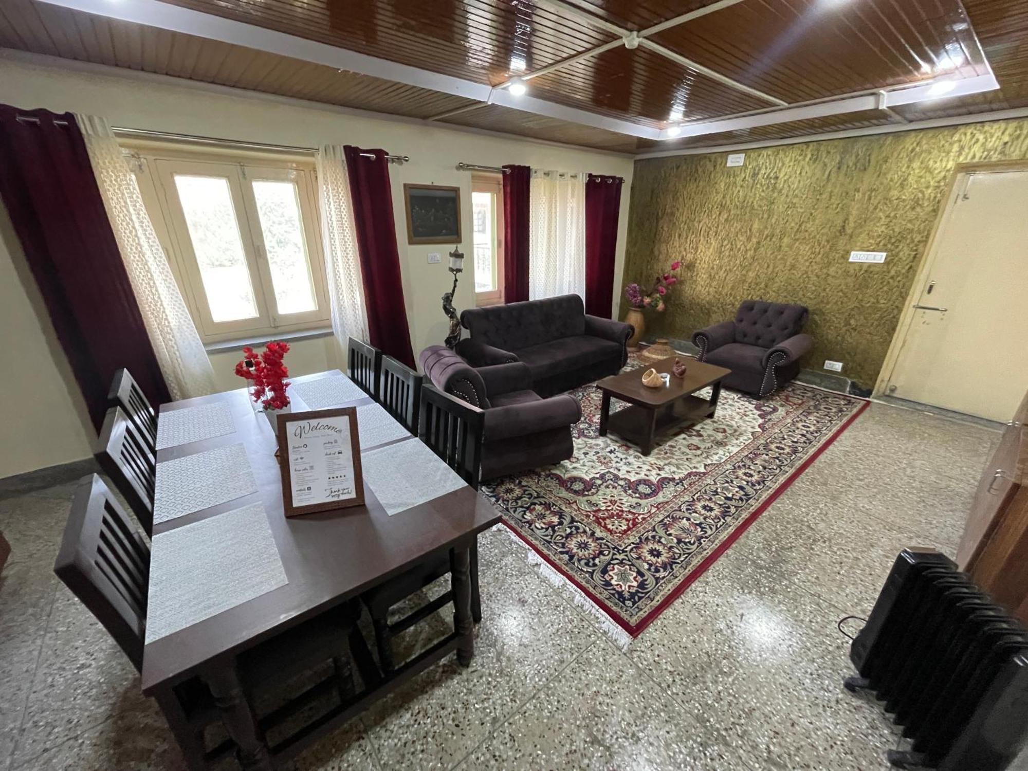 Khwaab Gah By The Khayabaan-Homestay Apartments Fully Furnished With Functional Kitchen, Wifi & Parking In City Centre Srīnagar Exterior foto