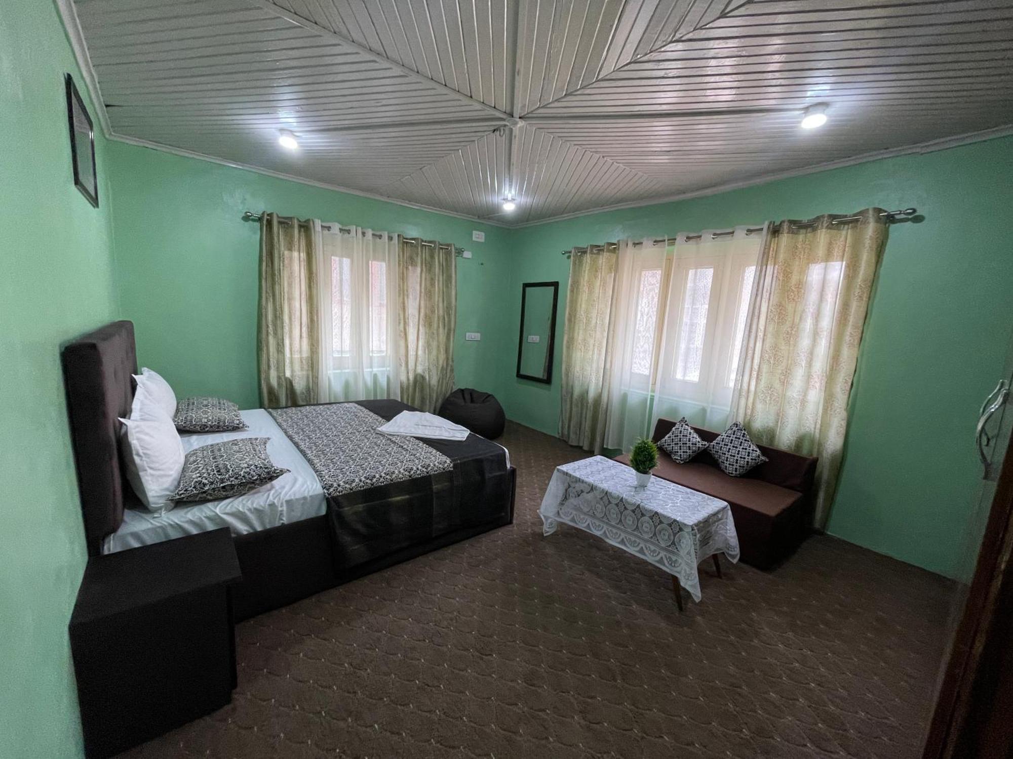 Khwaab Gah By The Khayabaan-Homestay Apartments Fully Furnished With Functional Kitchen, Wifi & Parking In City Centre Srīnagar Exterior foto