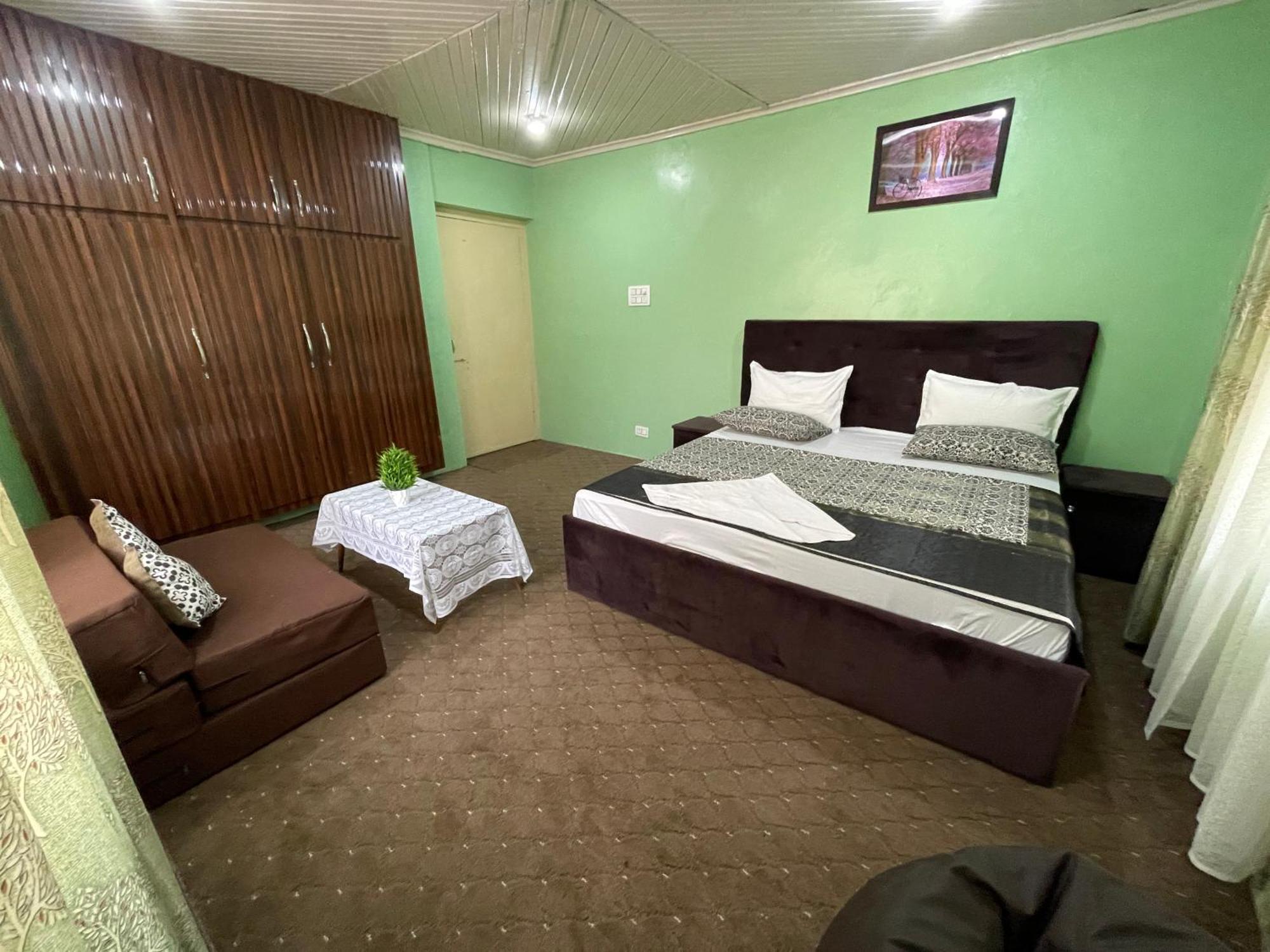 Khwaab Gah By The Khayabaan-Homestay Apartments Fully Furnished With Functional Kitchen, Wifi & Parking In City Centre Srīnagar Exterior foto