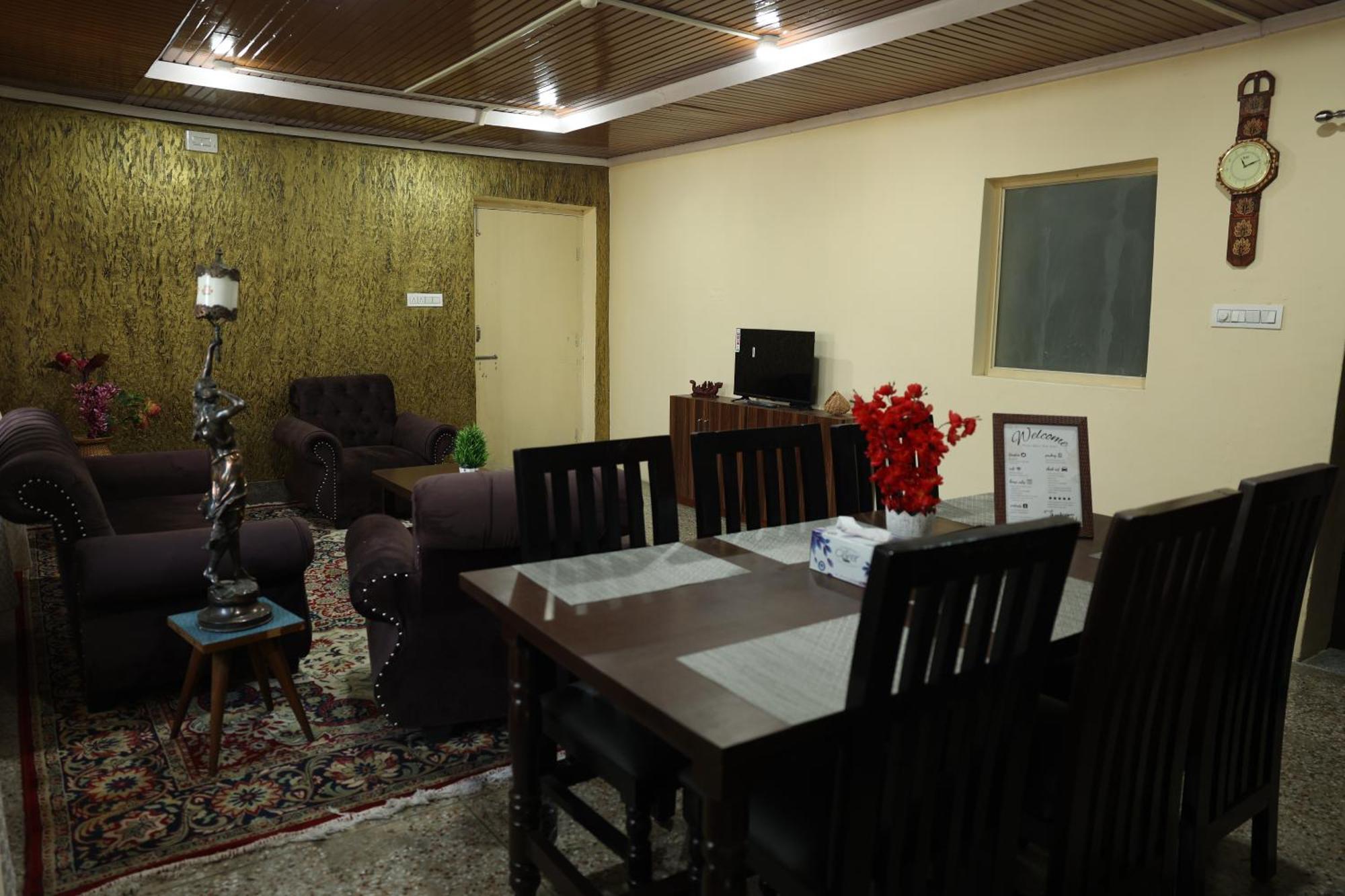 Khwaab Gah By The Khayabaan-Homestay Apartments Fully Furnished With Functional Kitchen, Wifi & Parking In City Centre Srīnagar Exterior foto