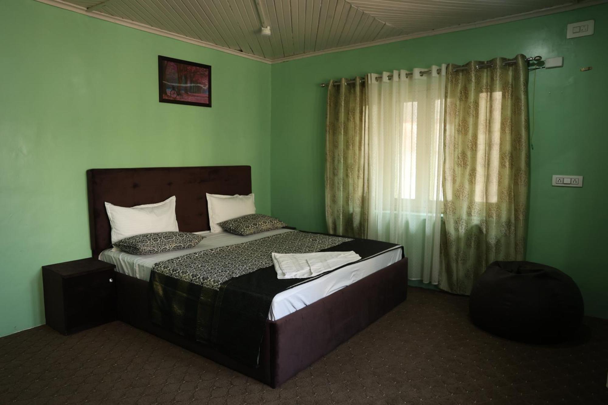 Khwaab Gah By The Khayabaan-Homestay Apartments Fully Furnished With Functional Kitchen, Wifi & Parking In City Centre Srīnagar Exterior foto