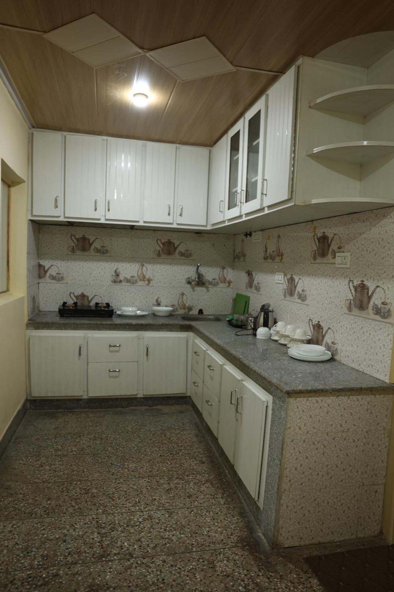 Khwaab Gah By The Khayabaan-Homestay Apartments Fully Furnished With Functional Kitchen, Wifi & Parking In City Centre Srīnagar Exterior foto