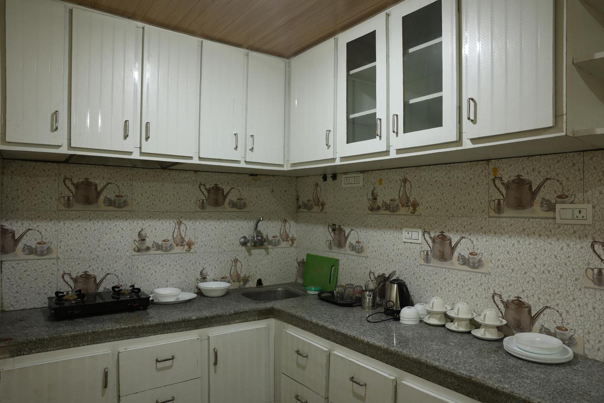 Khwaab Gah By The Khayabaan-Homestay Apartments Fully Furnished With Functional Kitchen, Wifi & Parking In City Centre Srīnagar Exterior foto