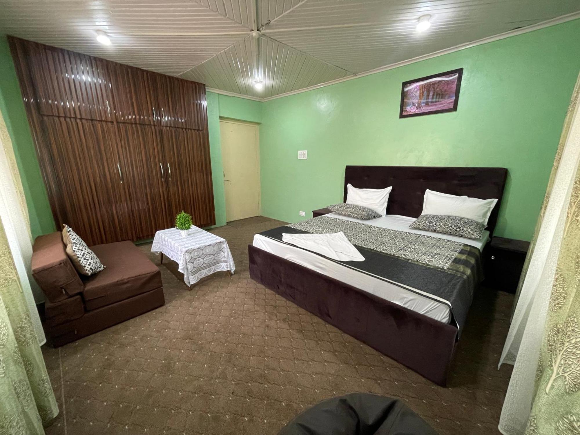Khwaab Gah By The Khayabaan-Homestay Apartments Fully Furnished With Functional Kitchen, Wifi & Parking In City Centre Srīnagar Exterior foto