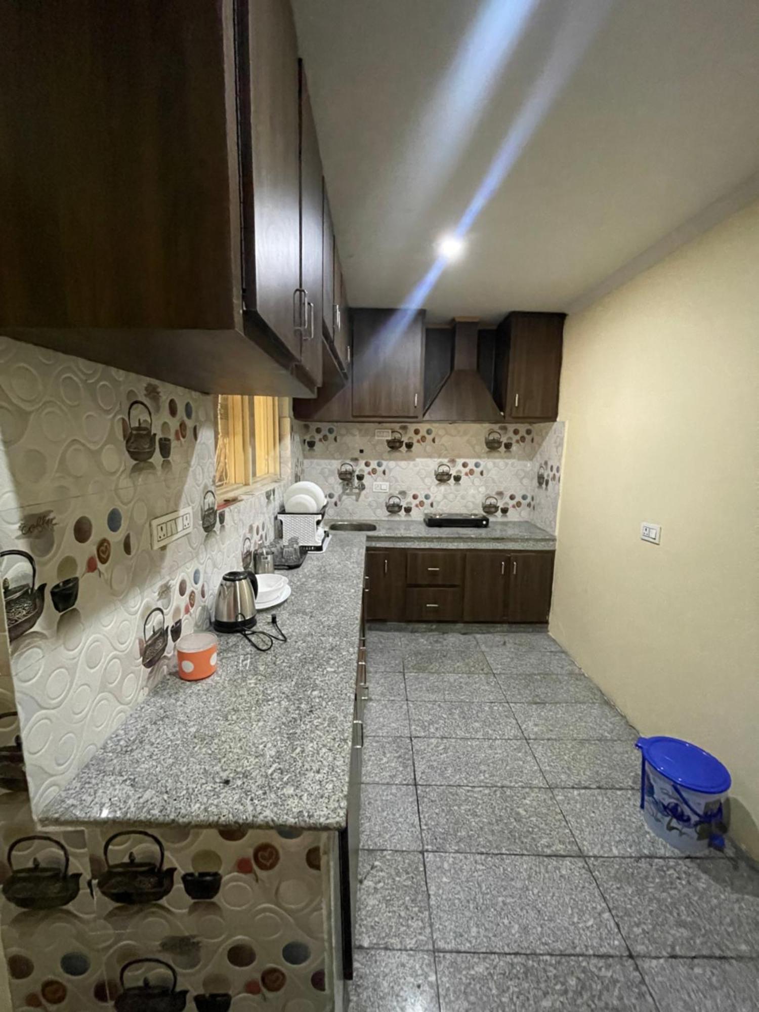Khwaab Gah By The Khayabaan-Homestay Apartments Fully Furnished With Functional Kitchen, Wifi & Parking In City Centre Srīnagar Exterior foto
