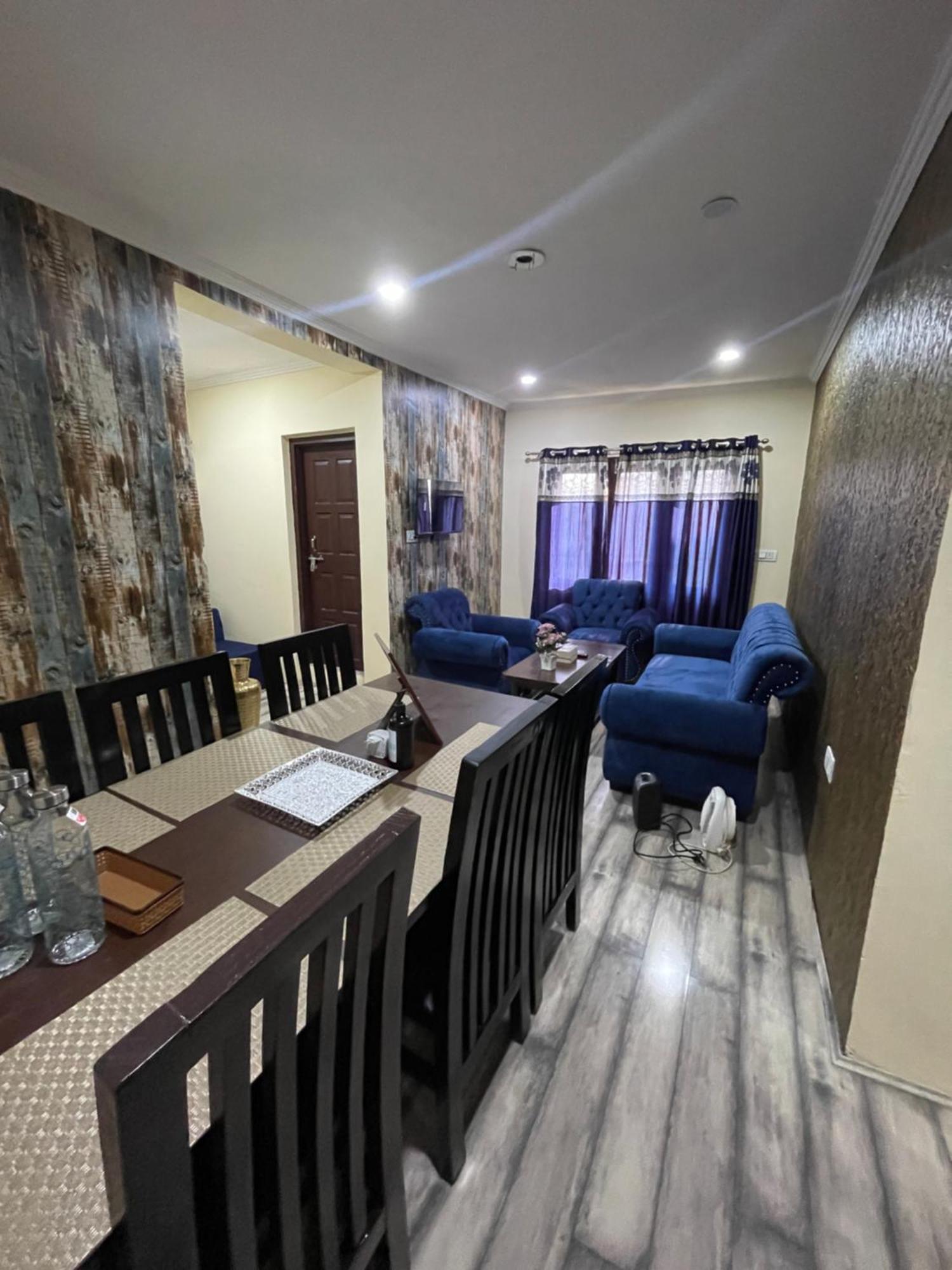 Khwaab Gah By The Khayabaan-Homestay Apartments Fully Furnished With Functional Kitchen, Wifi & Parking In City Centre Srīnagar Exterior foto
