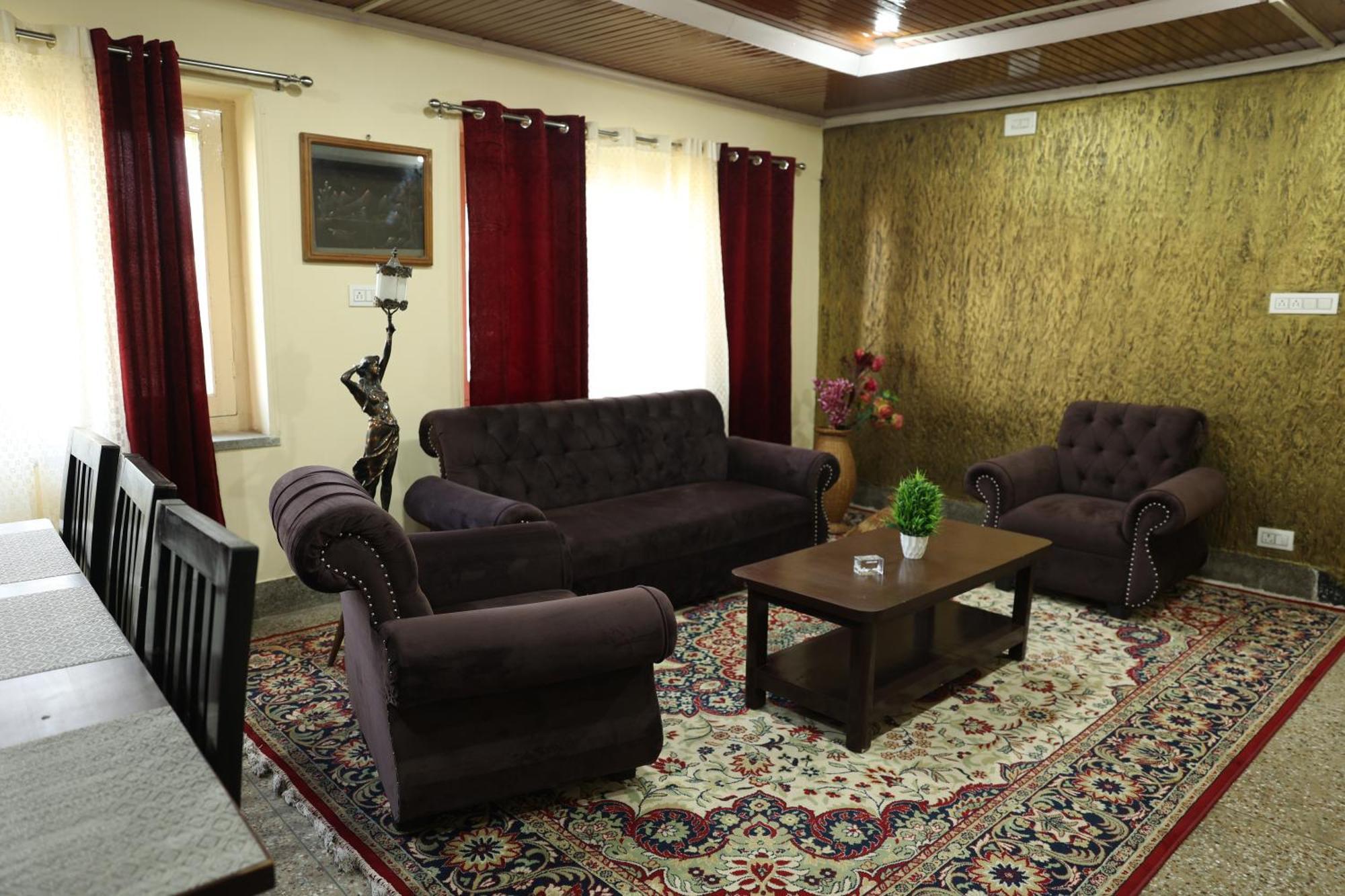 Khwaab Gah By The Khayabaan-Homestay Apartments Fully Furnished With Functional Kitchen, Wifi & Parking In City Centre Srīnagar Exterior foto