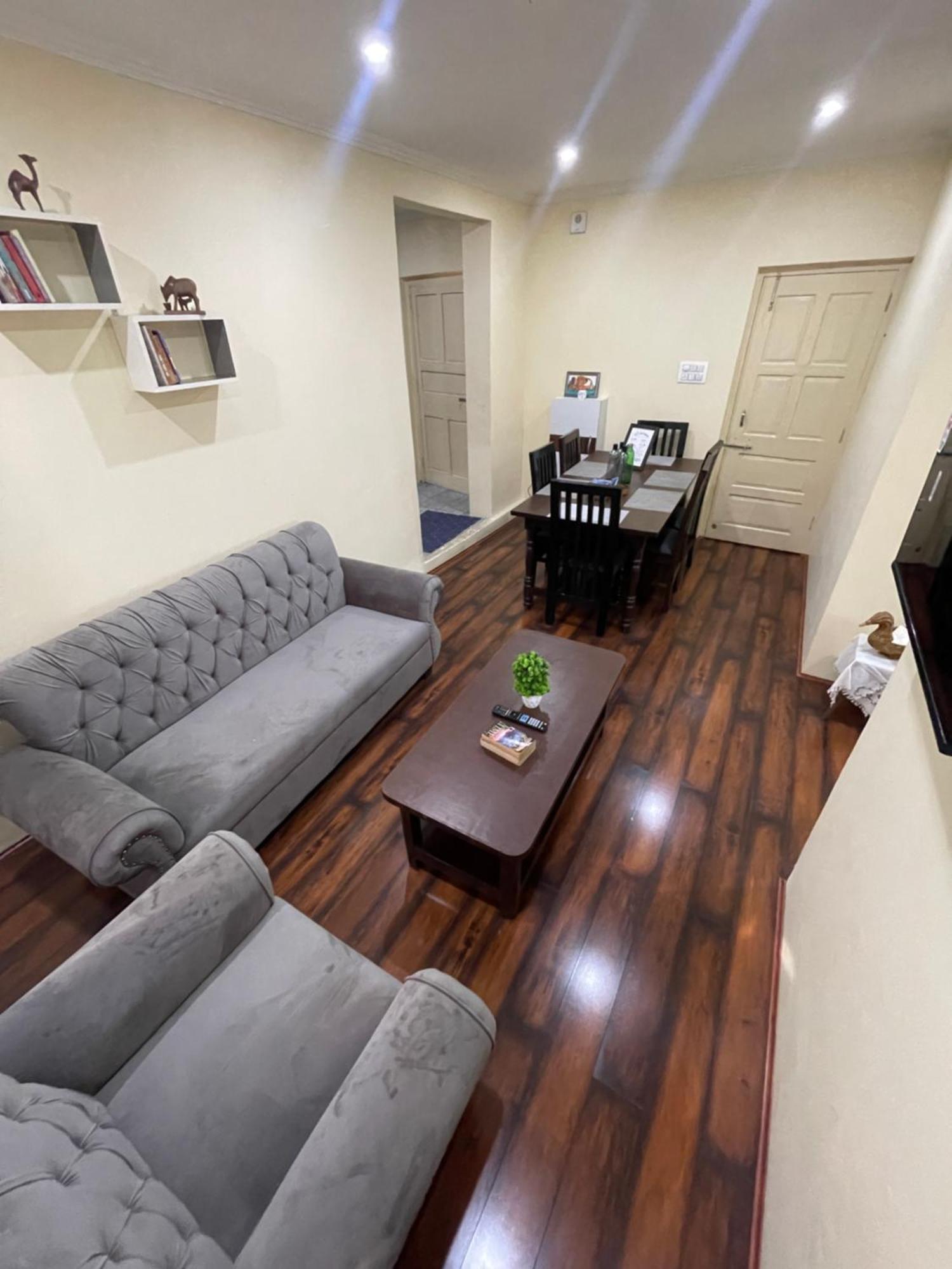 Khwaab Gah By The Khayabaan-Homestay Apartments Fully Furnished With Functional Kitchen, Wifi & Parking In City Centre Srīnagar Cameră foto